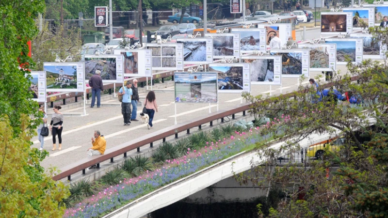 Нова изложба на открито ще краси "Моста на влюбените" до НДК