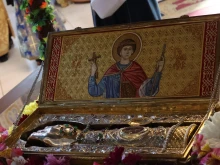 Десетки се поклониха пред мощите на Св. Георги Победоносец в Лозен