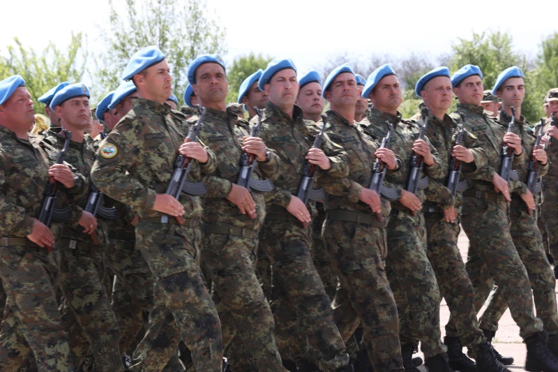 Близо 700 военни ще преминат през парада на 6 май, техника няма да има