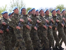 Близо 700 военни ще преминат през парада на 6 май, техника няма да има