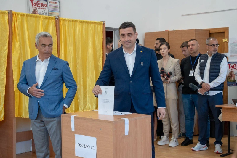 Крайнодесният кандидат Джордже Симион води на първия тур на изборите в Румъния според екзитполовете
