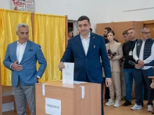 Крайнодесният кандидат Джордже Симион води на първия тур на изборите в Румъния според екзитполовете