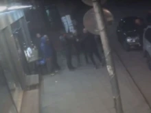 Мутри пребиха жестоко пловдивчани пред магазин, докато си пият бирата