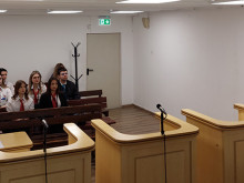 Ученици от Варна на практика в Районния съд