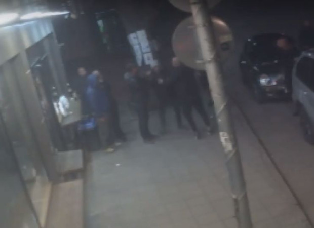 Пребиха жестоко пловдивчани пред магазин