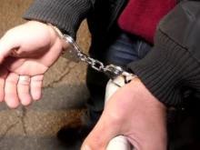 Щракнаха белезниците на 53-годишен благоевградчанин, откраднал храна и техника от два магазина