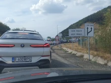 Въвеждат ограничения за движение и обходни маршрути за камиони и коли към Гърция през Маказа