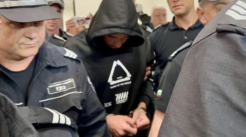 Адвокатът на Иван: Разплака се, иска да види майка си