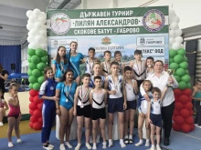 Батутистите от Кюстендил с отборна купа от Държавния турнир в Габрово