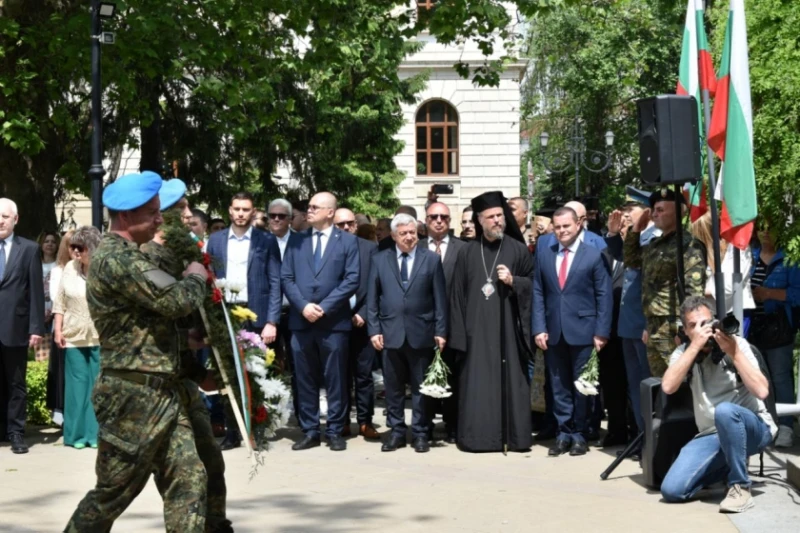 Русенци отдадоха почит пред Паметника на загиналите в сръбско-българската война