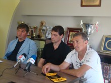 Ботев официално представи Петър Хубчев 