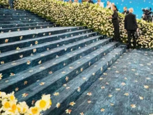 Ослепителните нарциси на Met Gala 2025 имат връзка с гръцката митология?
