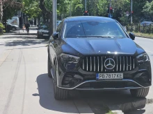 Сигнал: Ние сме с Мерчо и паркираме където си искаме. Полицайчетата не м...