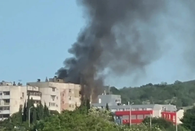 Пожар избухна в жилищен блок в Стара Загора