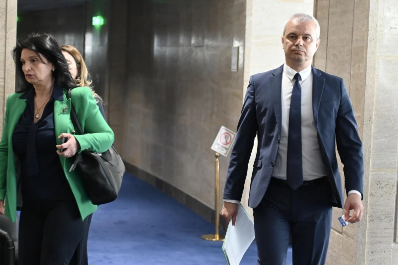 Костадин Костадинов предложи на опозицията да саботира кворума в парламента