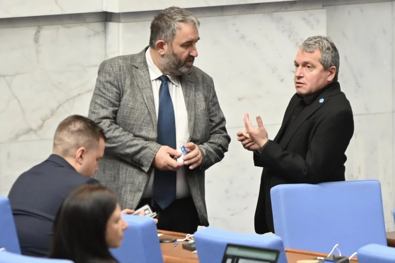 На първо четене: Либерализацията на пазара на ток за бита се отлага с 2 или 5 години