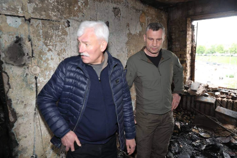 Кличко спешно разположи помощни екипи за жертвите на руските удари в Киев