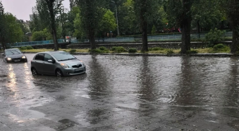 Наводнения и прекъснато електричество в Хасково след мощната буря