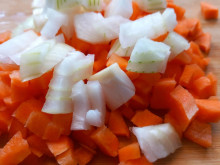 Правилното рязане на продуктите, което пази маникюра и пръстите – гледай шефовете, но не ги копирай