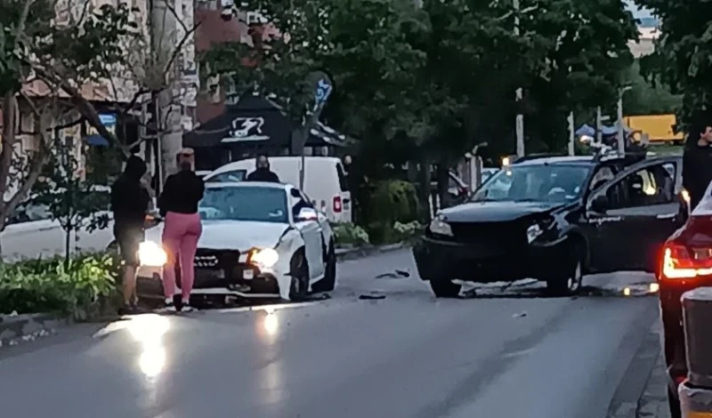 Челен сблъсък между две коли в столичния квартал "Редута"