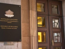 "Училището не е църква": Граждани излизат на протест с искания за оставки