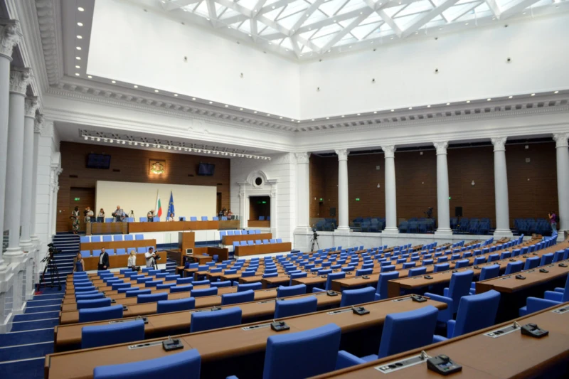 Парламентът решава дали да свали имунитетите на шестима депутати