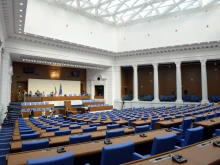 Парламентът решава дали да свали имунитетите на шестима депутати 