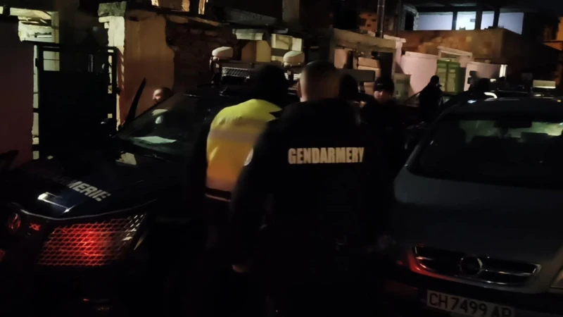 Спецоперация на полицията в Сливен, има задържани