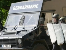 Жандармерия и полиция от два града накрак в Радомир заради баща и синовете му, в ръцете на единия мачете