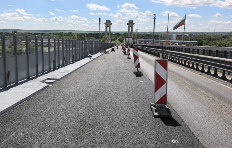 Ремонтът на Дунав мост напредва