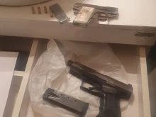 45-годишен стреля на воля в София, незаконни огнестрелни оръжия и боеприпаси са иззети от жилището му