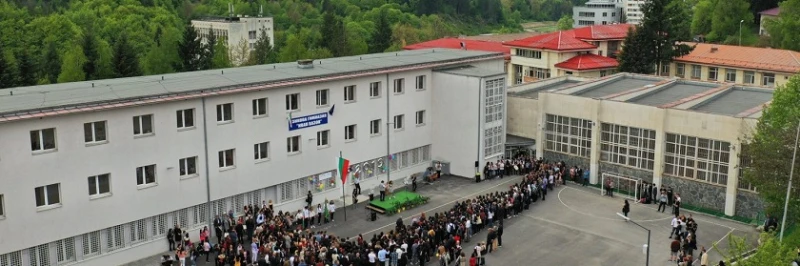 С множество инициативи езиковата гимназия в Смолян чества патронния си празник и традиционните Вазови дни