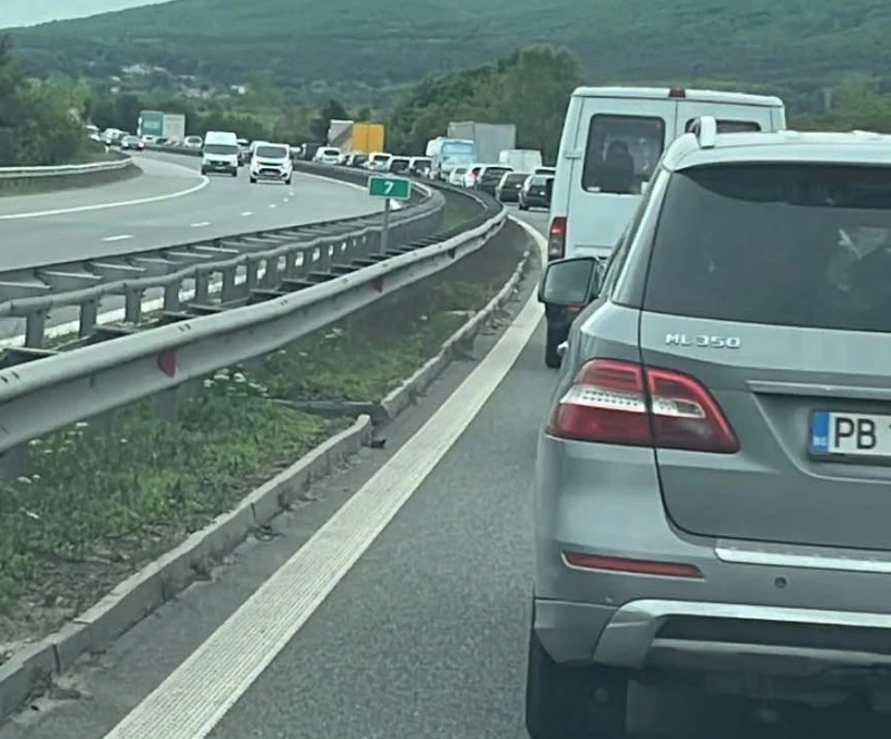 Километрично задръстване на АМ "Тракия"