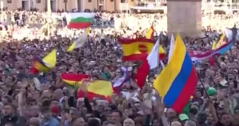 Български знамена приветстваха папа Лъв XIV във Ватикана