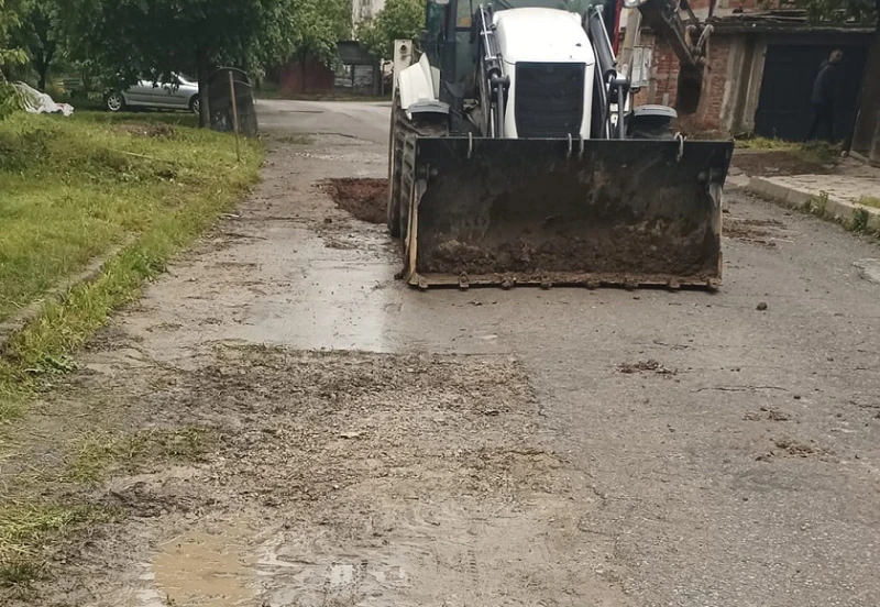Водното дружество в Кюстендил се заема с разкопаните улици