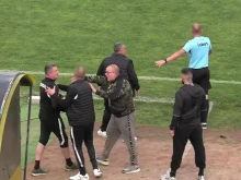 Цирк във Втора лига! Съдия зачете гол, после го отмени, без да има VAR