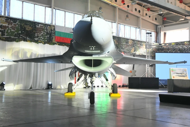 Борисов: Когато Радев пилотира F-16, каза, че това е най-добрият самолет