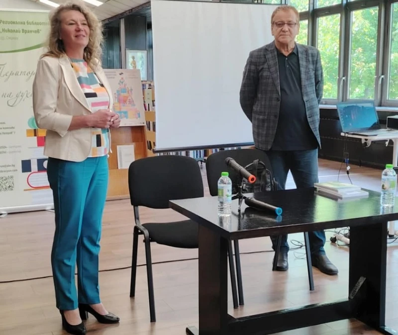 Смолянчани се срещнаха с писателя Боян Ангелов в инициативата "Нощ в библиотеката"