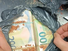 Откриха близо 130 000 евро в черни пакети на митницата във Видин