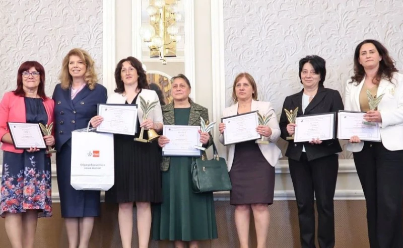 Йотова към учителите: Във вашите ръце е обучението и възпитанието на българските граждани