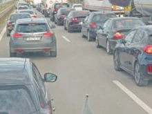 Голямо задръстване на АМ "Тракия" в посока София. Вижте къде точно е тапата