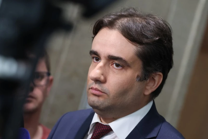 Божидар Божанов: Президентът се опитва да направи саботаж на еврото точно на финалната права