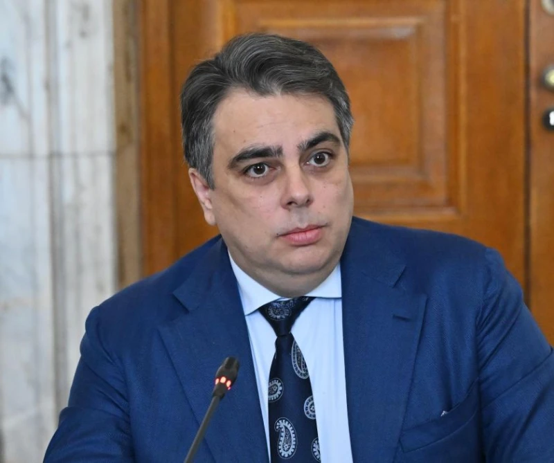 "Конституционният съд вече се произнесе по въпроса": Асен Василев разкритикува референдума за еврото