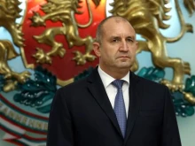 През 2022 г. президентът Радев каза, че "референдум за еврото" е невъзможен, 3 г. по-късно - предложи точно такъв
