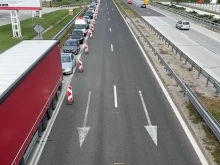 Огромна тапа на АМ "Тракия", чакане с часове и нерви за шофьорите