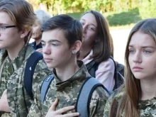 Учениците в Украйна започнат военно обучение от 1 септември