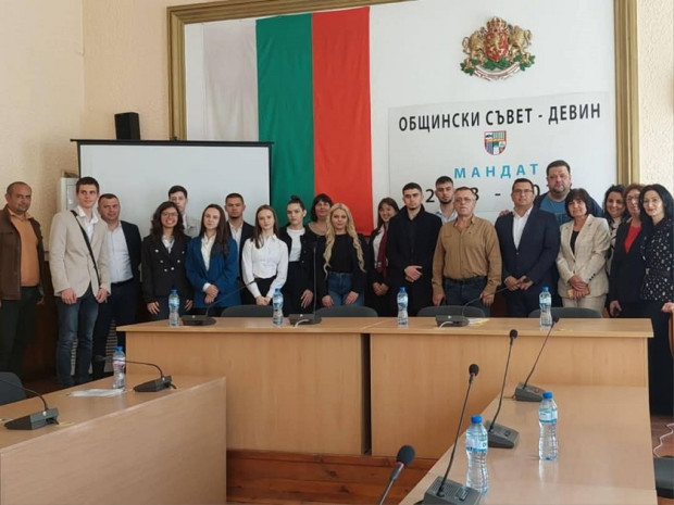 Ученици поеха управлението на Община Девин за един ден