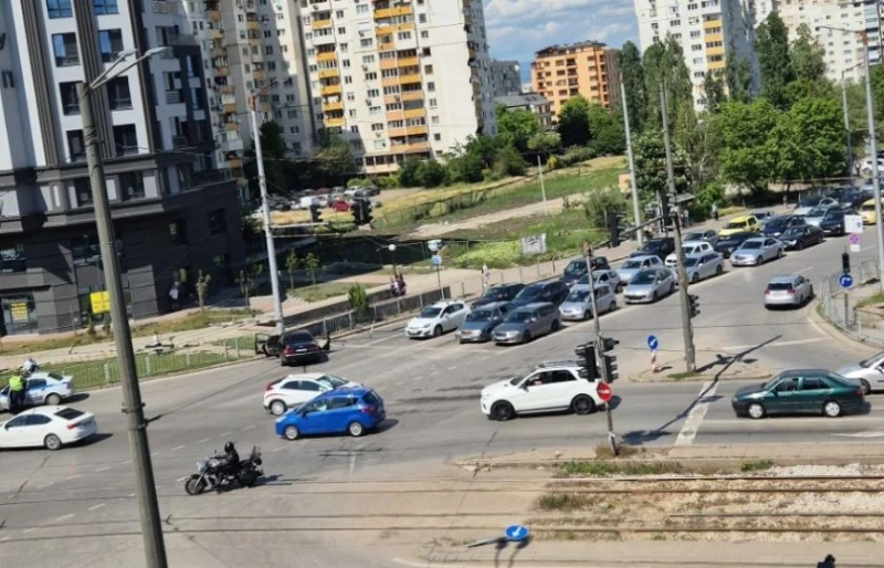 Тежка катастрофа блокира кръстовището на бул. "Царица Йоанна" в София