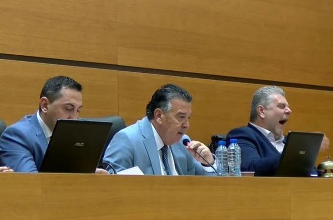 КОД - Пловдив: Работиш по-малко, взимаш по-малко, драги общински съветници! А не обратното!
