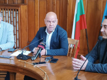 След заплахата за протести и оставка кметът на Пловдив клекна пред строителните босове